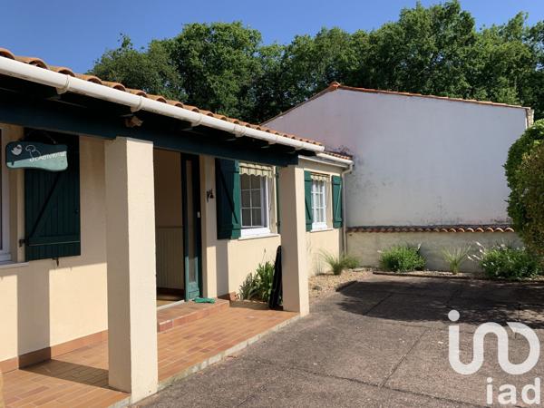 Maison traditionnelle 4 pièces de 90 m² à Breuillet (17920)