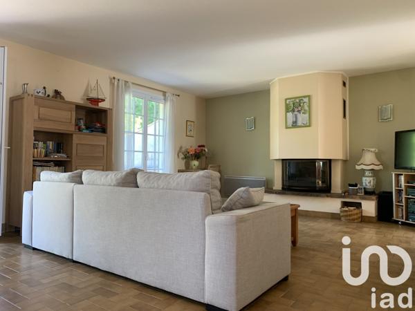 Maison traditionnelle 4 pièces de 90 m² à Breuillet (17920)