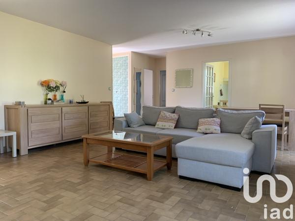 Maison traditionnelle 4 pièces de 90 m² à Breuillet (17920)