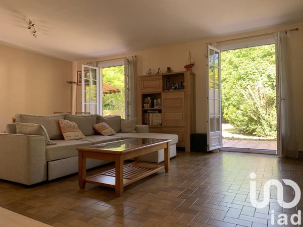 Maison traditionnelle 4 pièces de 90 m² à Breuillet (17920)