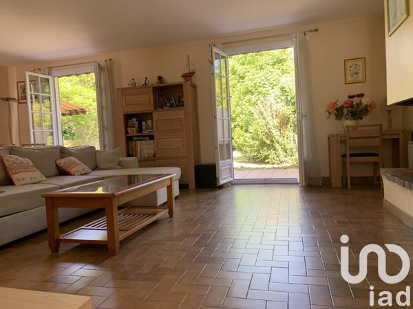 Maison traditionnelle 4 pièces de 90 m² à Breuillet (17920)