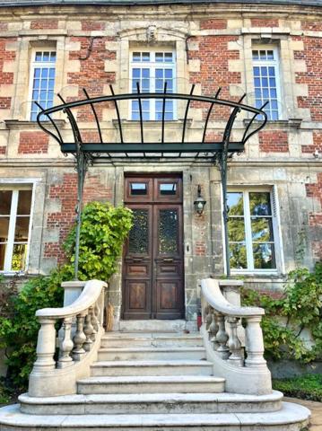 Maison de Maître à Noyon :10 pièce(s) 288 m2 - Terrain 959m²