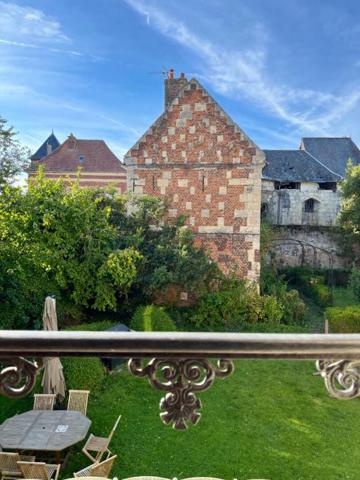 Maison de Maître à Noyon :10 pièce(s) 288 m2 - Terrain 959m²