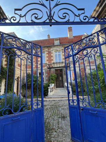 Maison de Maître à Noyon :10 pièce(s) 288 m2 - Terrain 959m²