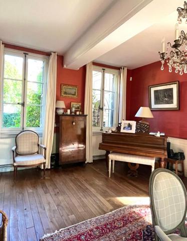 Maison de Maître à Noyon :10 pièce(s) 288 m2 - Terrain 959m²