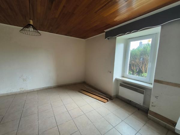 Jolie maison en pierre à rénover