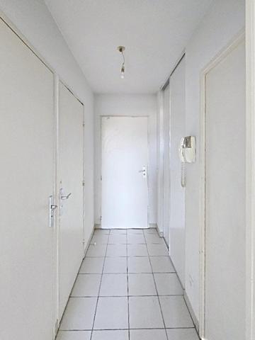 T2 au calme avec piscine et place de stationnement