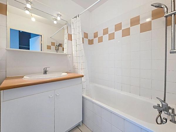 T2 au calme avec piscine et place de stationnement