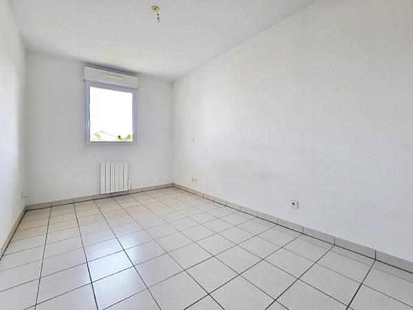 T2 au calme avec piscine et place de stationnement