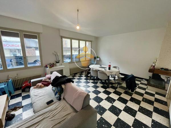 Vente                                                      Maison
                        
                     8 pièces                      192 m2                     à La Fère