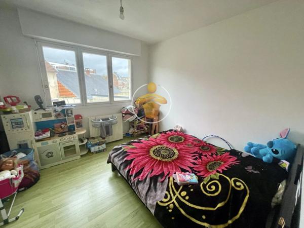Vente                                                      Maison
                        
                     8 pièces                      192 m2                     à La Fère