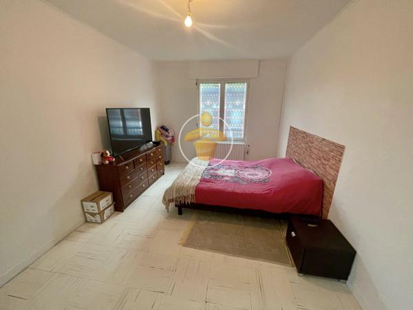 Vente                                                      Maison
                        
                     8 pièces                      192 m2                     à La Fère