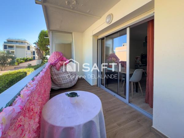 STUDIO rénové avec parking et terrasse VESPINS