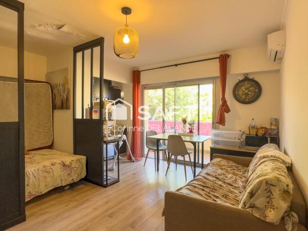 STUDIO rénové avec parking et terrasse VESPINS