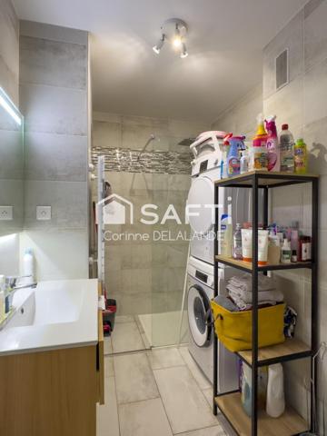 STUDIO rénové avec parking et terrasse VESPINS