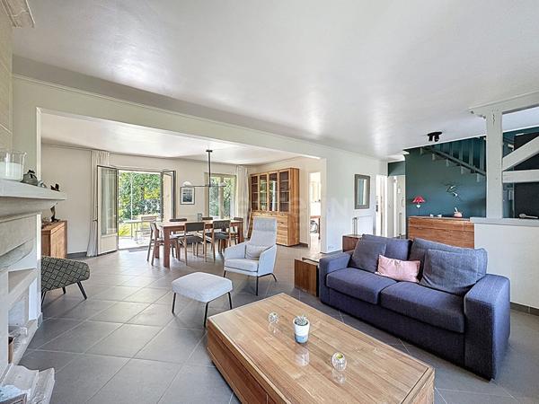 Maison Lamorlaye 9 pièce(s) 210 m2