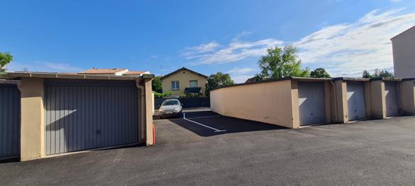 Carpentras (84200) APPARTEMENT T3 LOGGIA CAVE GARAGE, AVEC TRAVAUX