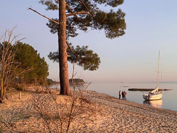 ARES Maison atypique proche du Bassin