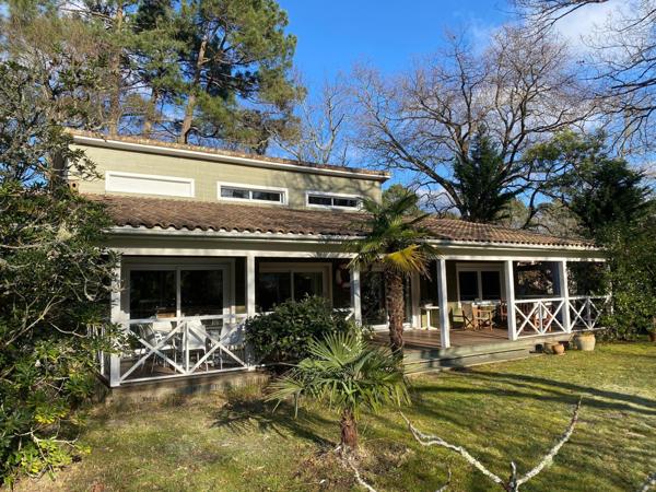 ARES Maison atypique proche du Bassin