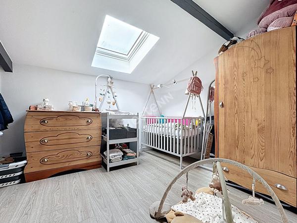 Maison en pierres de plain pied à vendre à Liré - 3 chambres, garage et jardin