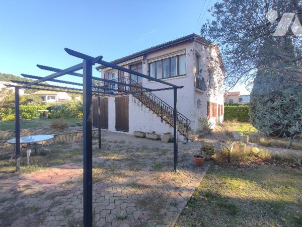 Villa 4 pièces sur 912 m² de jardin