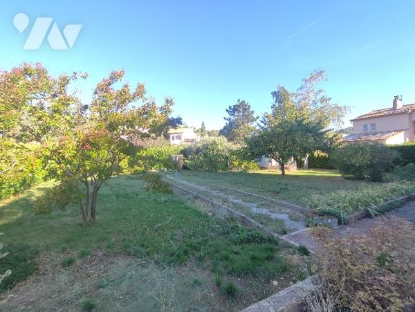 Villa 4 pièces sur 912 m² de jardin