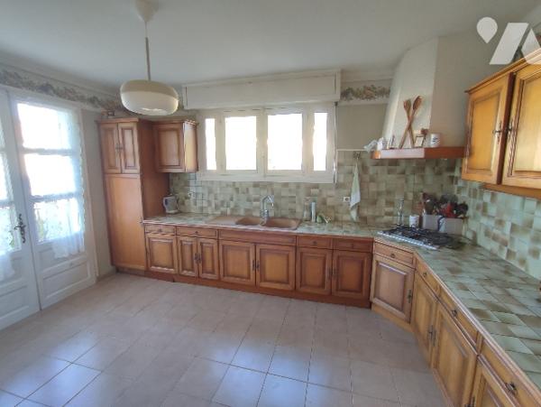 Villa 4 pièces sur 912 m² de jardin