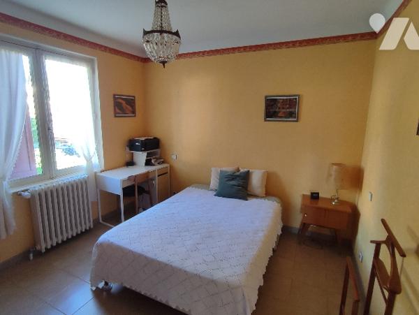 Villa 4 pièces sur 912 m² de jardin