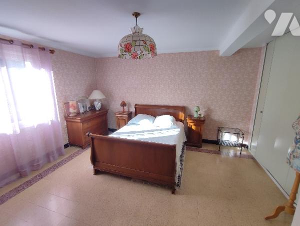 Villa 4 pièces sur 912 m² de jardin