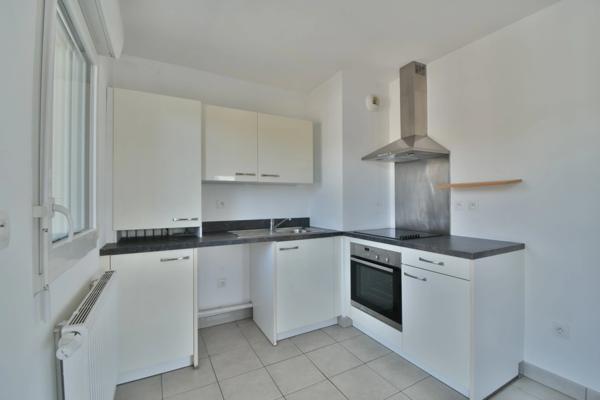 Saint-André-lez-Lille (Quartier Ouest) – T2 de 47 m² avec balcon, ascenseur et parking privatif