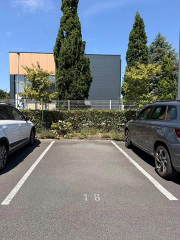 Saint-André-lez-Lille (Quartier Ouest) – T2 de 47 m² avec balcon, ascenseur et parking privatif