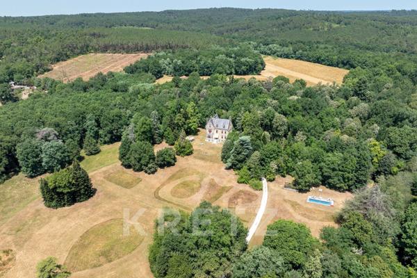 Château d’exception de 900 m² au cœur de 7 hectares de nature préservée, avec piscine