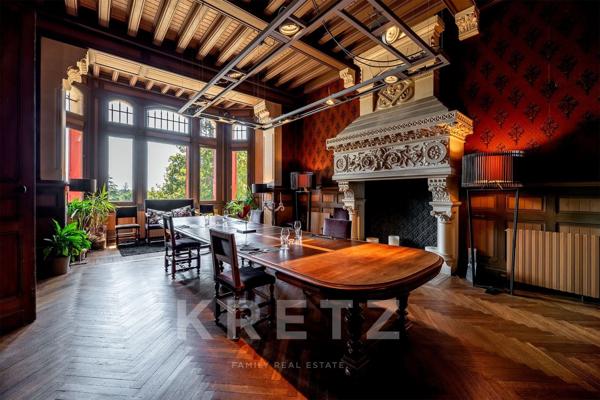 Château d’exception de 900 m² au cœur de 7 hectares de nature préservée, avec piscine