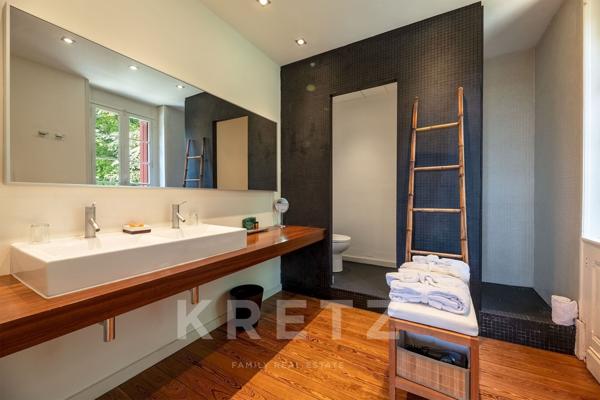 Château d’exception de 900 m² au cœur de 7 hectares de nature préservée, avec piscine