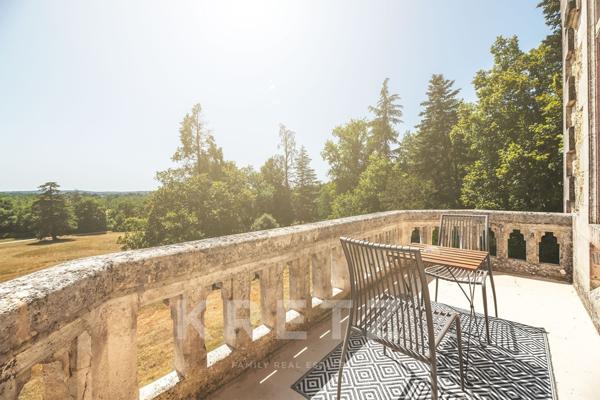 Château d’exception de 900 m² au cœur de 7 hectares de nature préservée, avec piscine