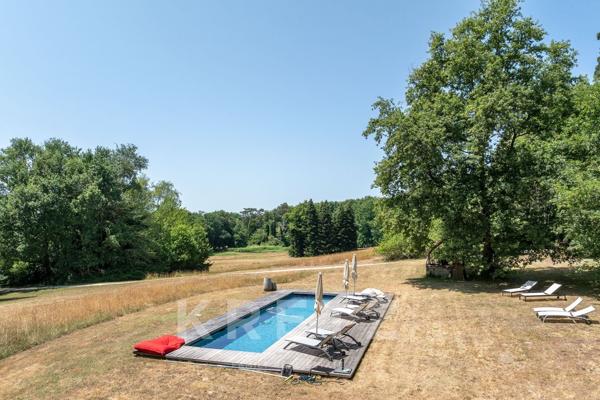 Château d’exception de 900 m² au cœur de 7 hectares de nature préservée, avec piscine