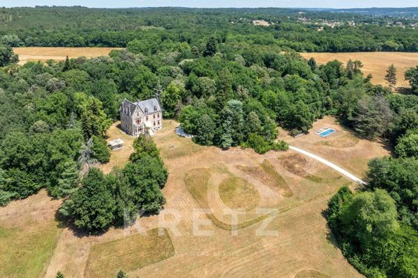 Château d’exception de 900 m² au cœur de 7 hectares de nature préservée, avec piscine