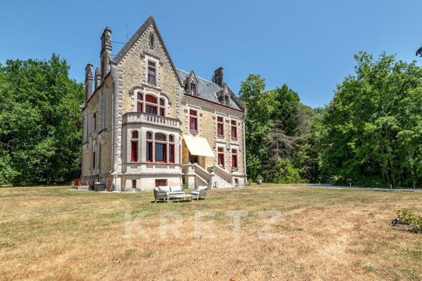 Château d’exception de 900 m² au cœur de 7 hectares de nature préservée, avec piscine
