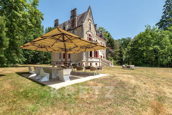 Château d’exception de 900 m² au cœur de 7 hectares de nature préservée, avec piscine