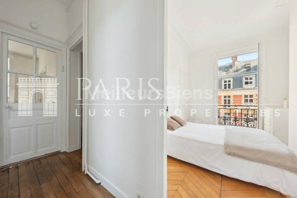 Paris 17e - Rue de Courcelles - 3 pièces - 2 chambres - 98 m²