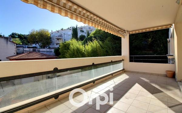 Appartement à vendre    3 pièces • 73 m2 Marseille 6