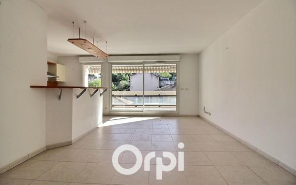 Appartement à vendre    3 pièces • 73 m2 Marseille 6