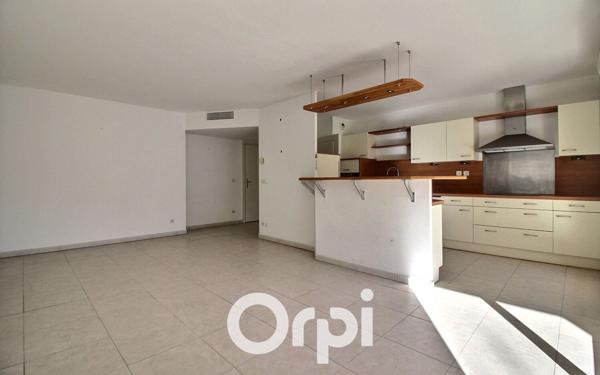 Appartement à vendre    3 pièces • 73 m2 Marseille 6