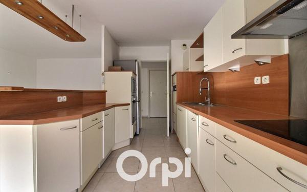 Appartement à vendre    3 pièces • 73 m2 Marseille 6