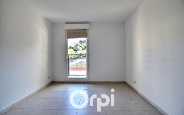 Appartement à vendre    3 pièces • 73 m2 Marseille 6