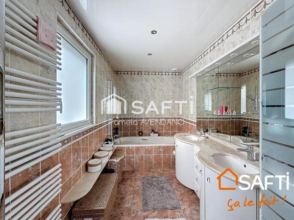 Dans un environement verdoyant et calme pavillon plain pied 171m²