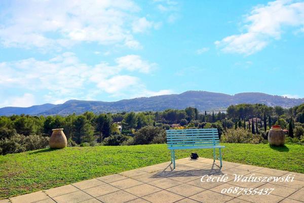 Maison Le Beausset 6 pièce(s) 137 m2 avec garage et Piscine