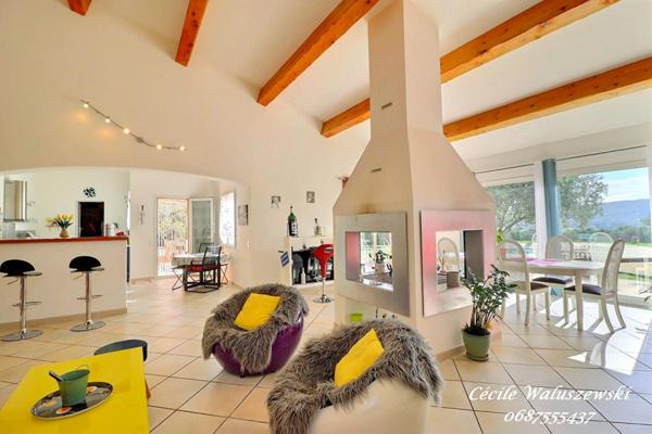 Maison Le Beausset 6 pièce(s) 137 m2 avec garage et Piscine