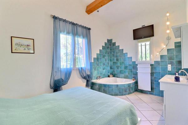 Maison Le Beausset 6 pièce(s) 137 m2 avec garage et Piscine