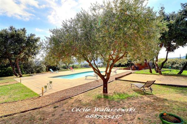 Maison Le Beausset 6 pièce(s) 137 m2 avec garage et Piscine